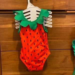 Hanna Andersson strawberry/watermelon swimsuit and hat size 3-6 months (60 cm)